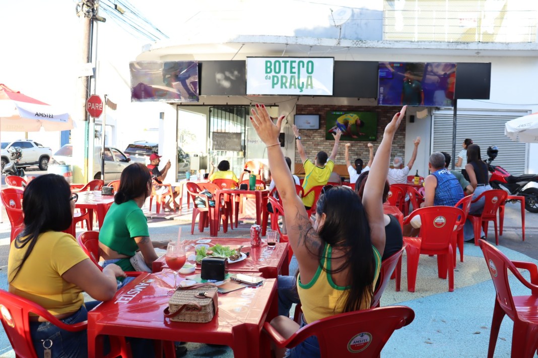 Torcedores acompanham Brasil x Japão durante a Copa do Mundo 2026