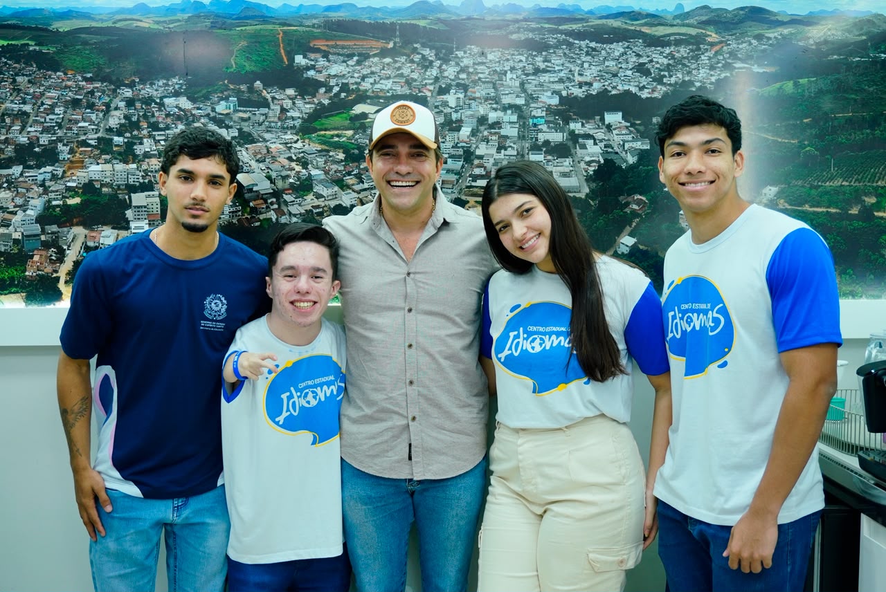 Prefeito recebe 14 estudantes de São Gabriel da Palha selecionados para intercâmbio no exterior