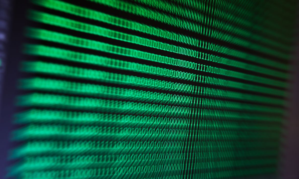 Brasil chega quase à metade do maior programa mundial de cabos de internet em rios