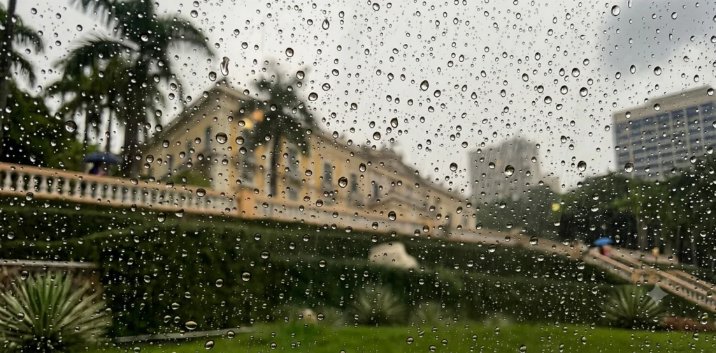 Frente fria traz chuva e alerta de ventania para o ES