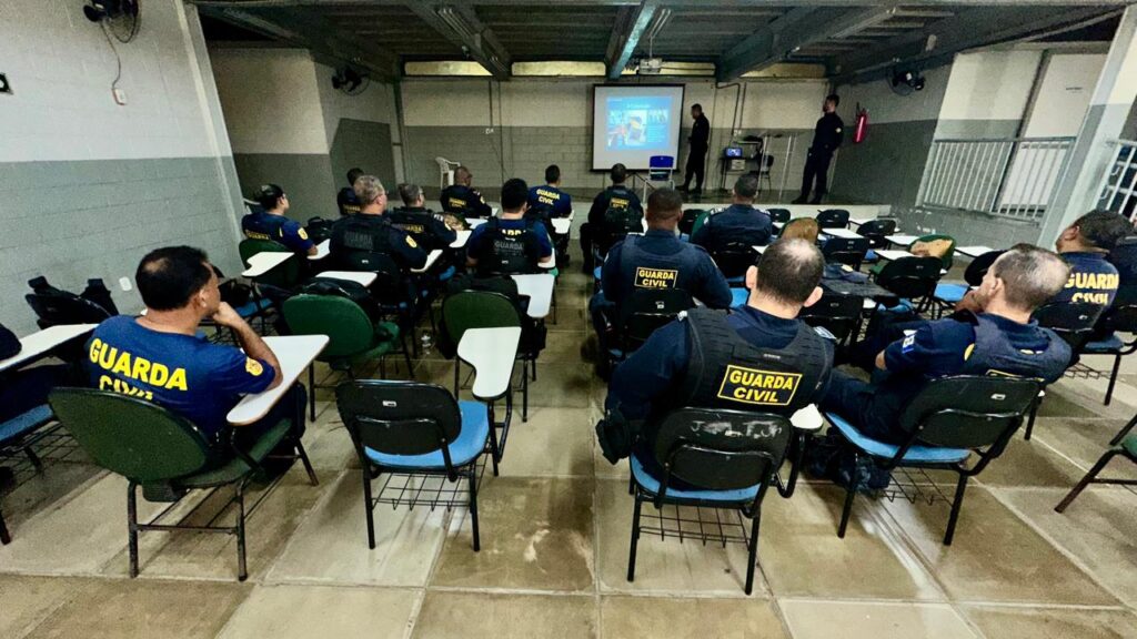 Guarda Civil de Linhares recebe treinamento para atuação em ocorrências nas escolas